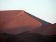 Paul, d'ailleurs si tu me lis, où se trouvent les plus grandes dunes du monde ?
Perso, je parie sur le désert chinois du Takla-Makan...
Une réponse dans le livre d'or permettrait ainsi à tout un chacun d'être fixé sur cette question cruciale !!!
Bon, ceci dit, même si les dunes du Namibe ne sont 